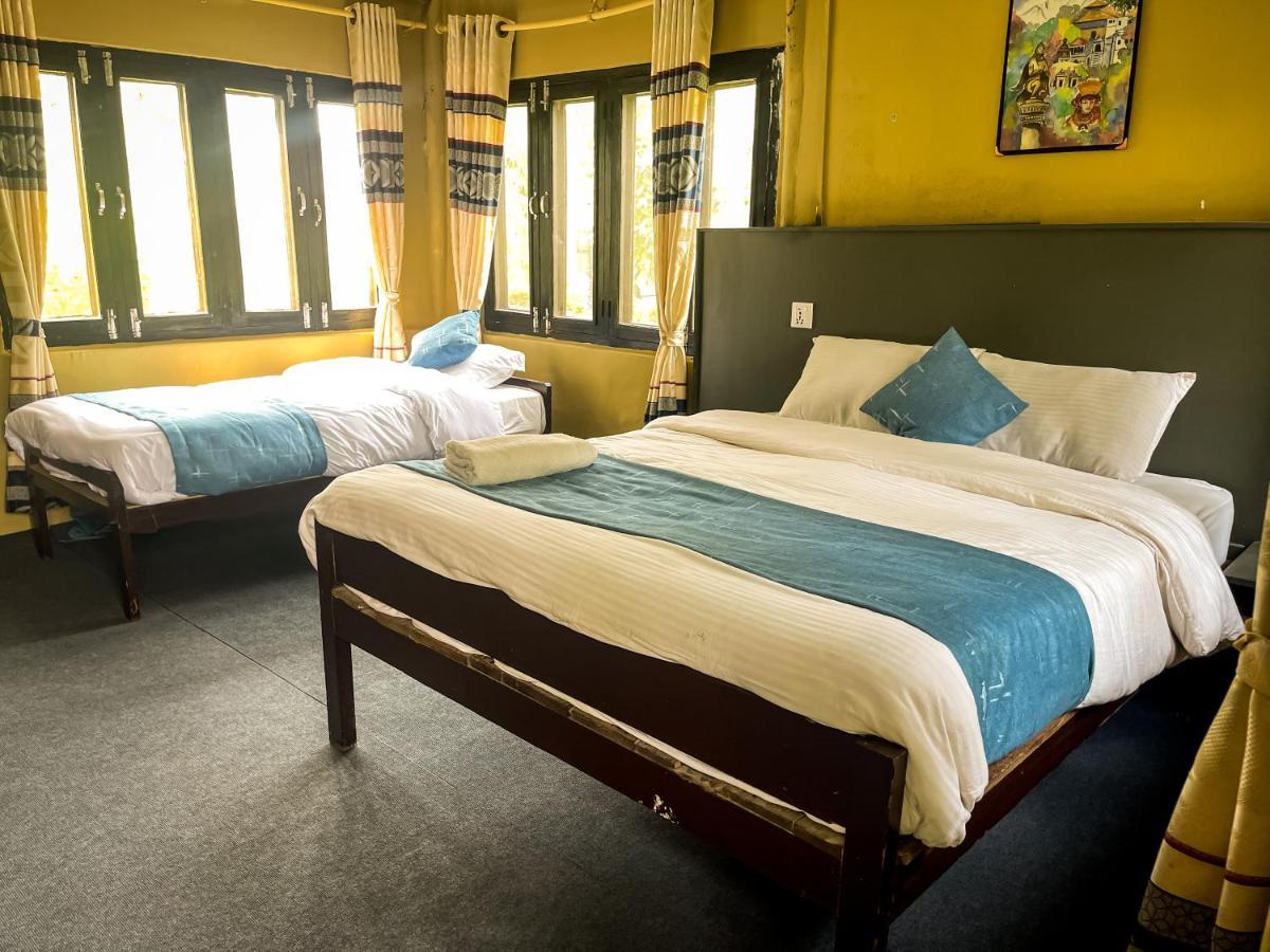 Hotel Tharu Garden And Beer Bar Чітаван Екстер'єр фото
