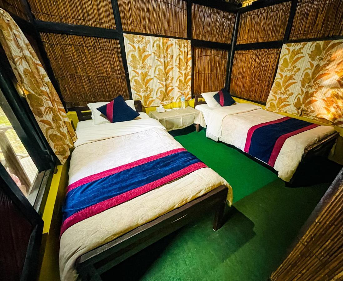 Hotel Tharu Garden And Beer Bar Чітаван Екстер'єр фото