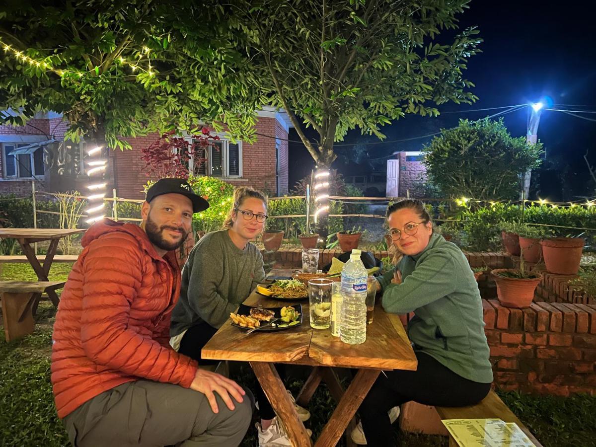 Hotel Tharu Garden And Beer Bar Чітаван Екстер'єр фото