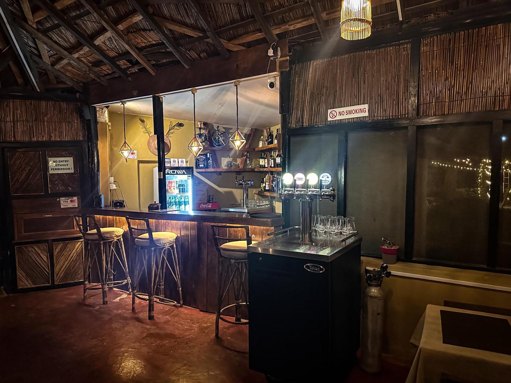 Hotel Tharu Garden And Beer Bar Чітаван Екстер'єр фото