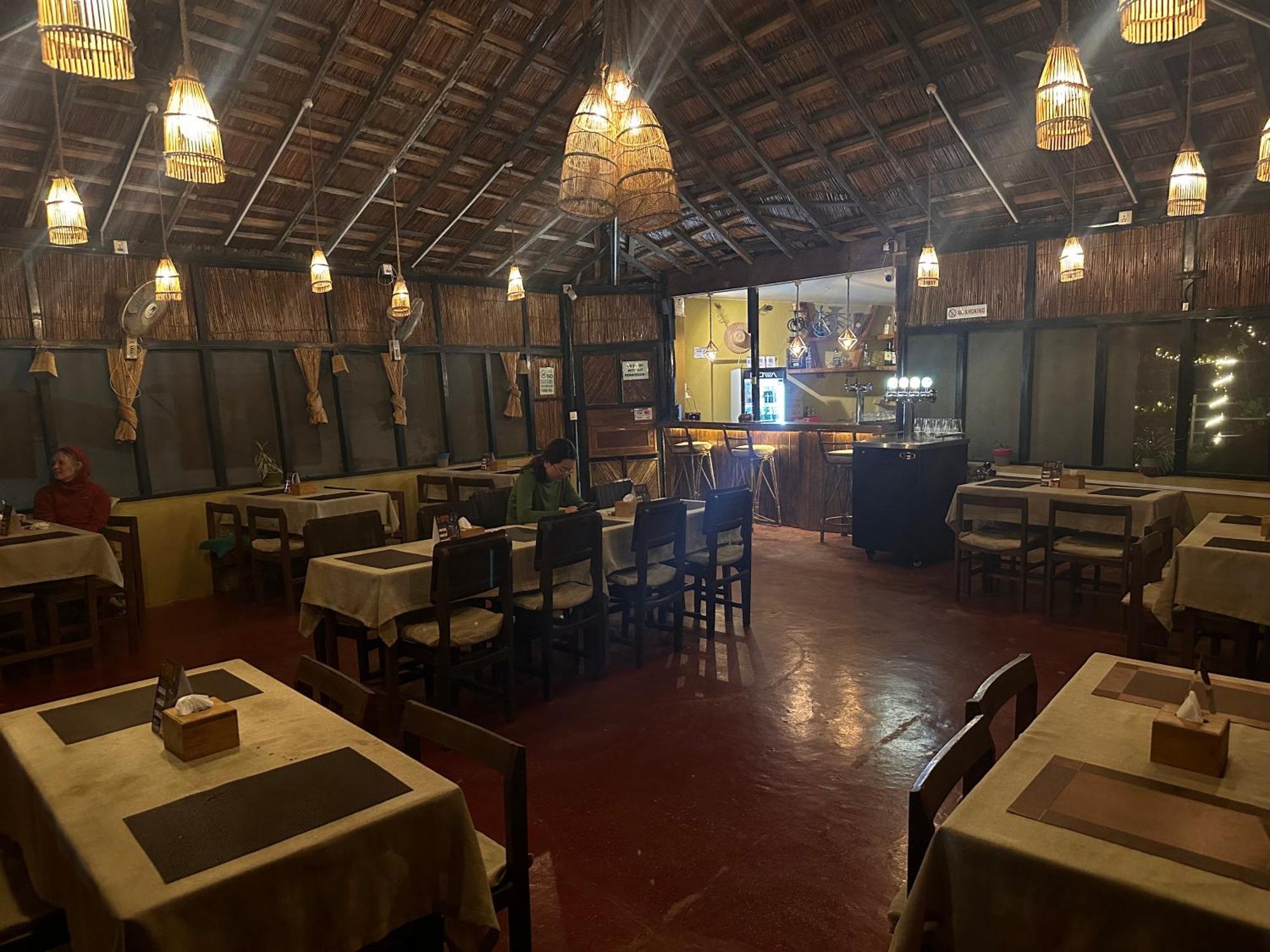 Hotel Tharu Garden And Beer Bar Чітаван Екстер'єр фото