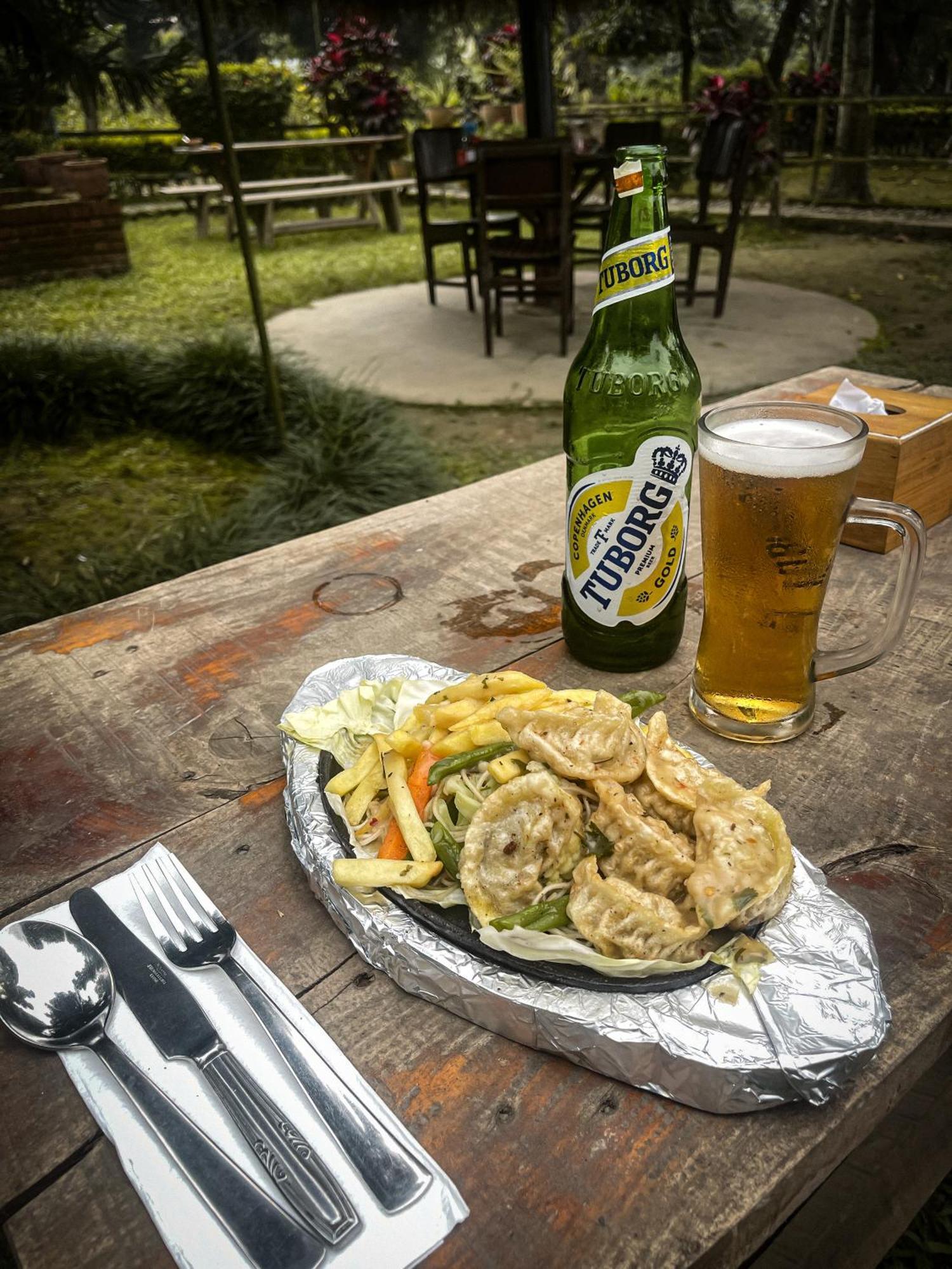 Hotel Tharu Garden And Beer Bar Чітаван Екстер'єр фото