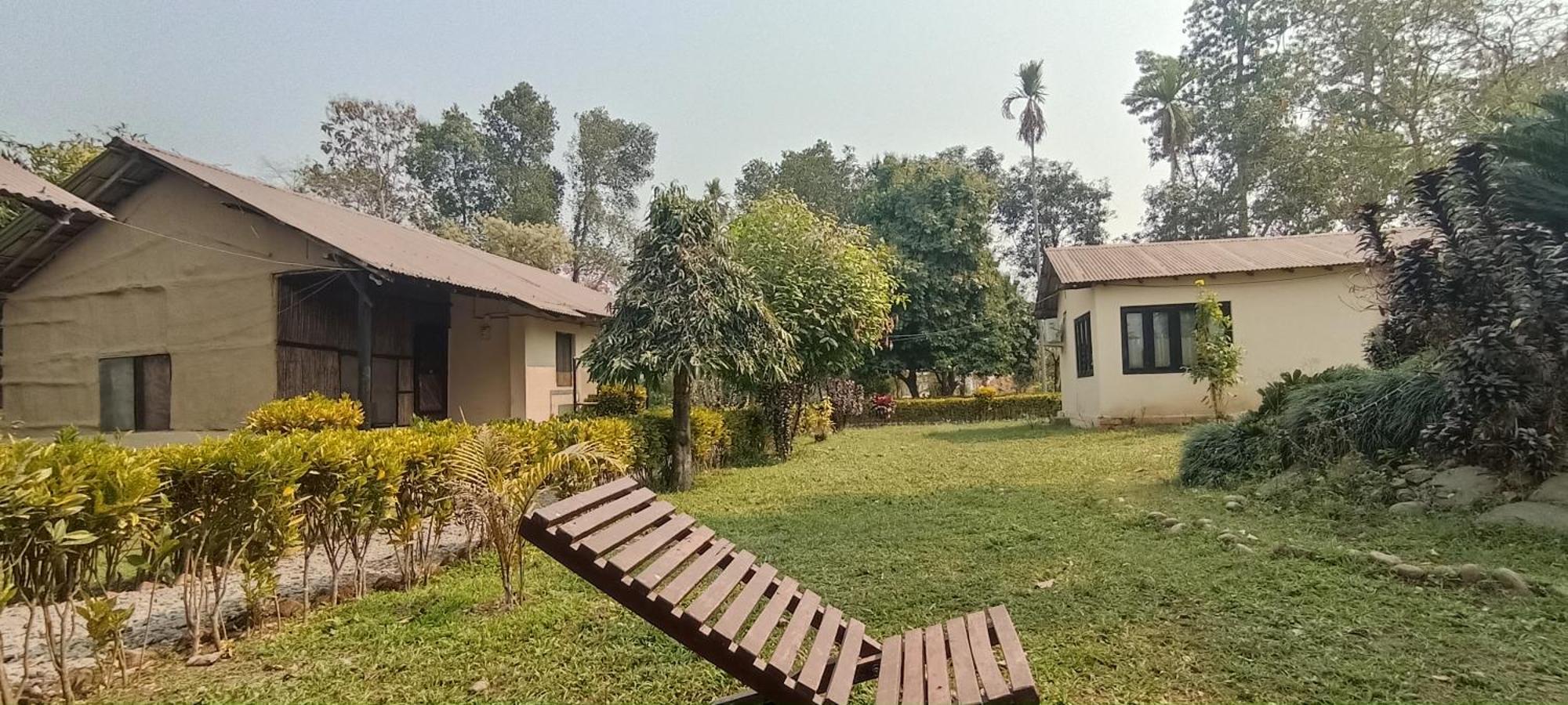 Hotel Tharu Garden And Beer Bar Чітаван Екстер'єр фото