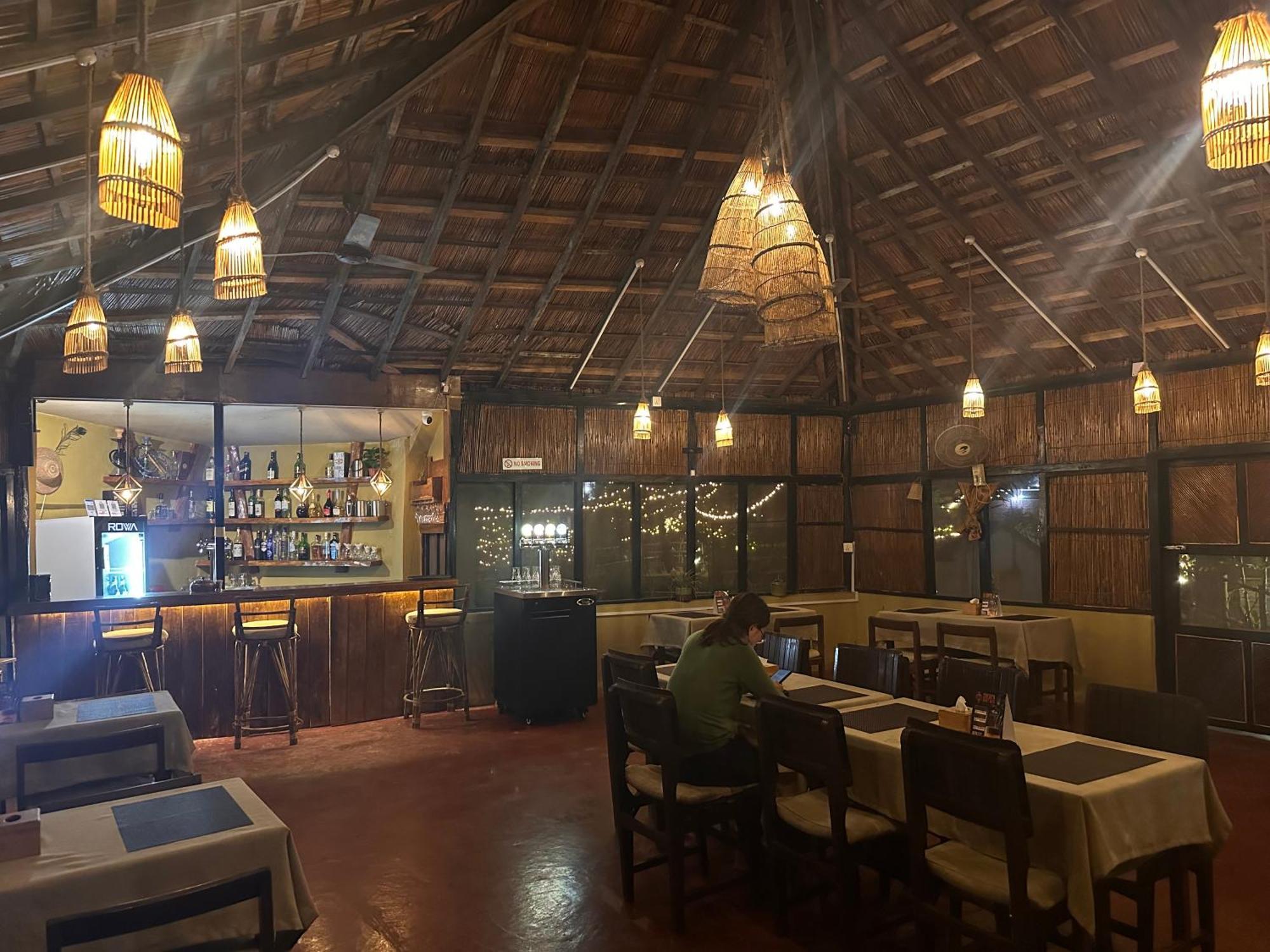 Hotel Tharu Garden And Beer Bar Чітаван Екстер'єр фото